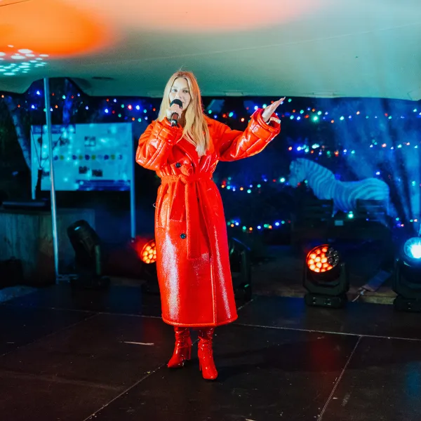 Lyra performing at Light Up LauraLynn 