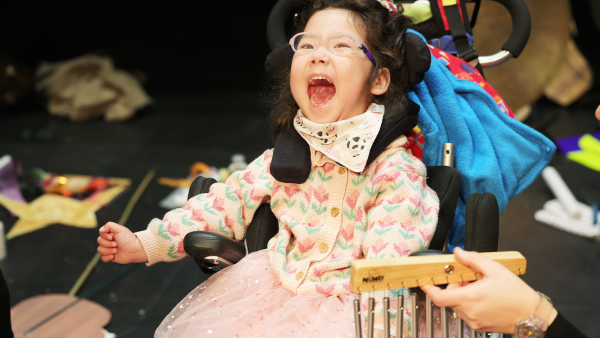 Mila Beukers lights up the Abbey Theatre stage